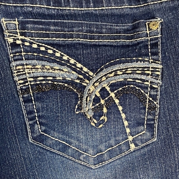 Wallflower Bootcut Low Rise Jeans Sz 11 Decorative Stitching Factory Fading - Picture 5 of 8